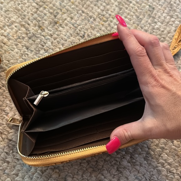 Zipper Wallet - Picture 3 of 6